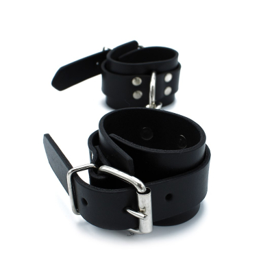 Kiotos Leather Black Leather Chain-Linked Cuffs