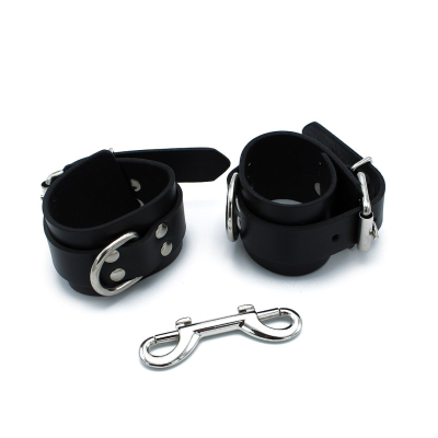 Kiotos Leather Black Leather Chain-Linked Cuffs