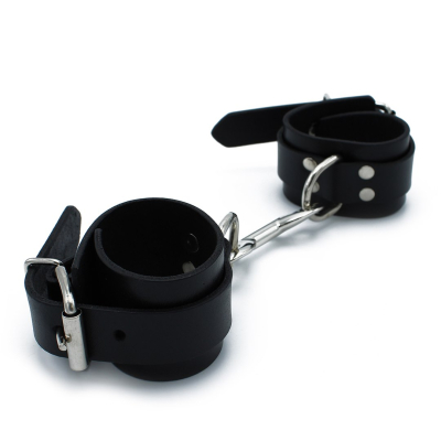 Kiotos Leather Black Leather Chain-Linked Cuffs