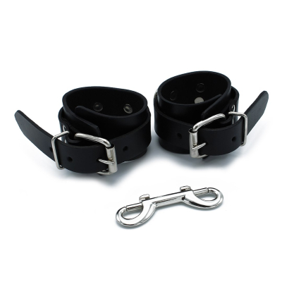 Kiotos Leather Black Leather Chain-Linked Cuffs